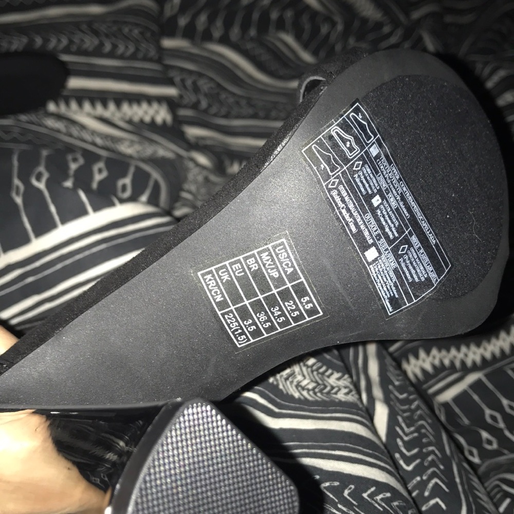 Heels - Picture 4 of 4